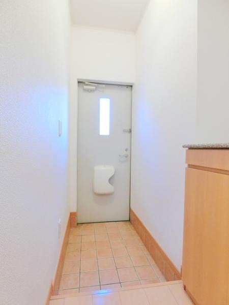 玄関　※写真は別のお部屋のイメージです。現状優先。