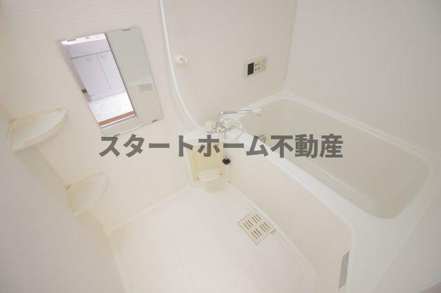 バス・シャワールーム　落ち着いた空間のお風呂です
