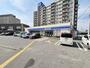 コンビニ　ローソン JR東岸和田駅前店（コンビニ）まで527m