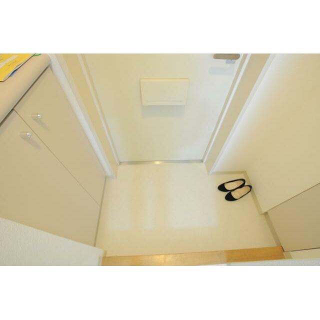 玄関　※別部屋参考写真です