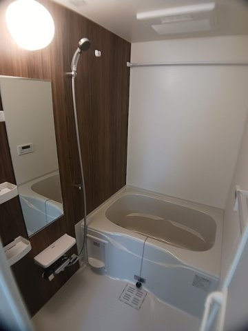 バス・シャワールーム　コンパクトで使いやすいお風呂です