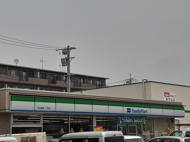 コンビニ　ファミリーマート（コンビニ）まで600m