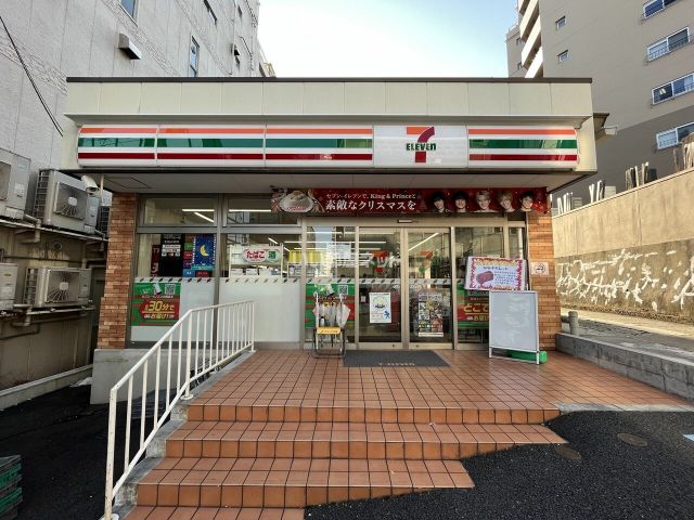 コンビニ　セブンイレブン市ヶ谷佐内町（コンビニ）まで597m