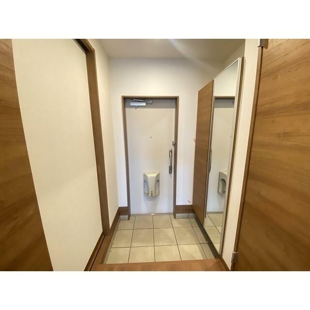 グランデアローIIの玄関写真