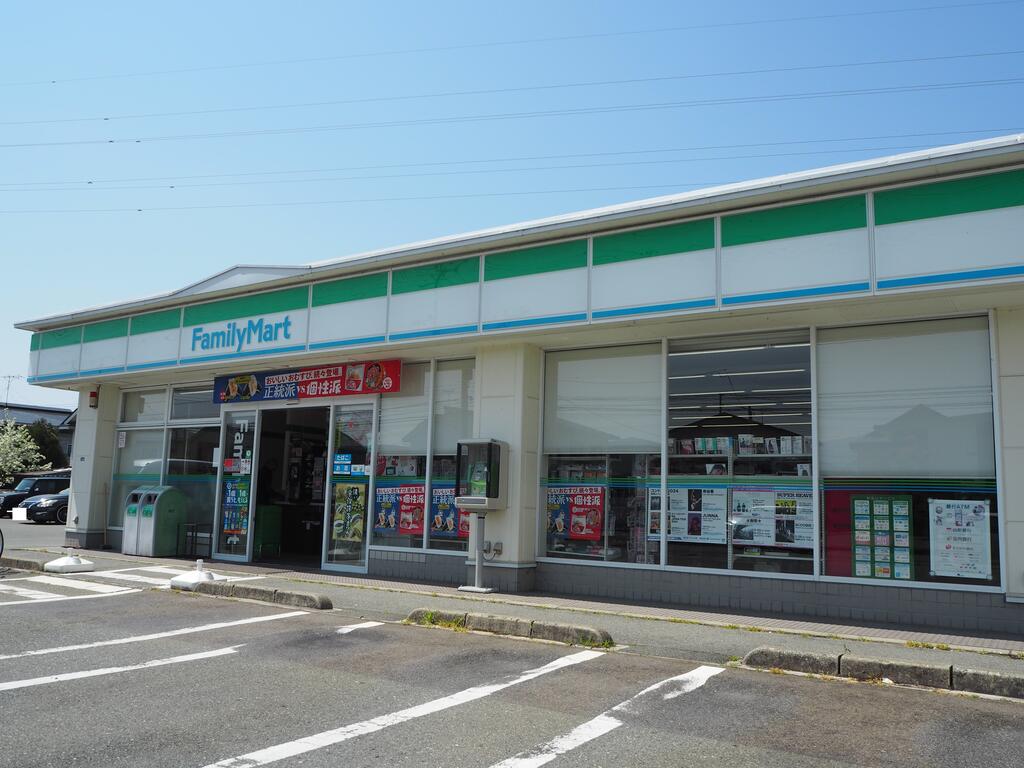 コンビニ　ファミリーマート天童南町店（コンビニ）まで142m