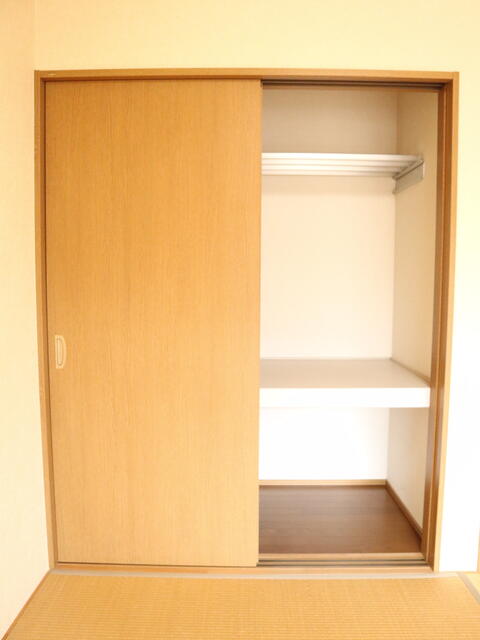 収納　クローゼット付きでお洋服の収納もばっちり！