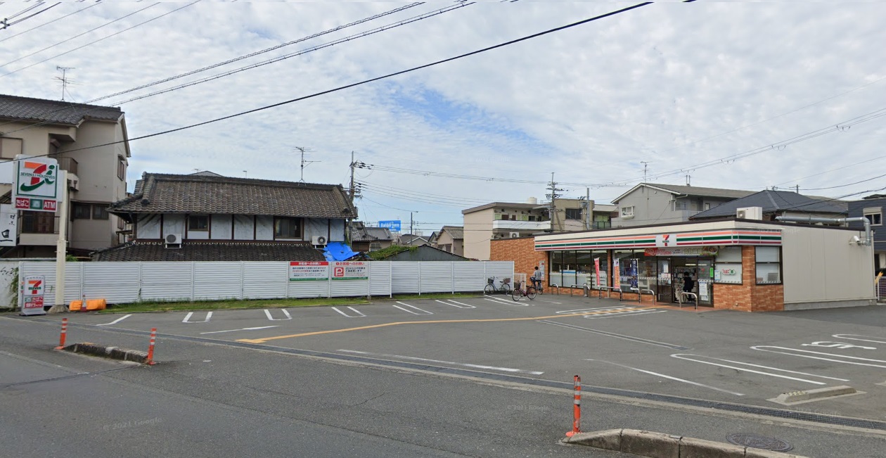 コンビニ　セブンイレブン八尾弓削町店（コンビニ）まで214m