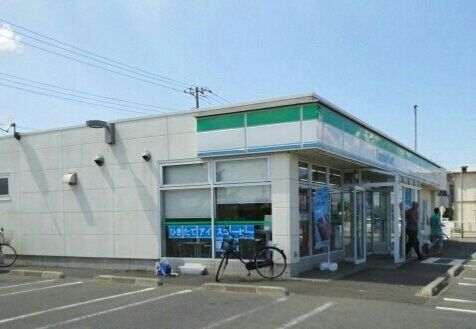 コンビニ　ファミリーマート（コンビニ）まで350m