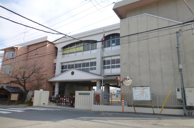 小学校　大和高田市立磐園小学校（小学校）まで526m