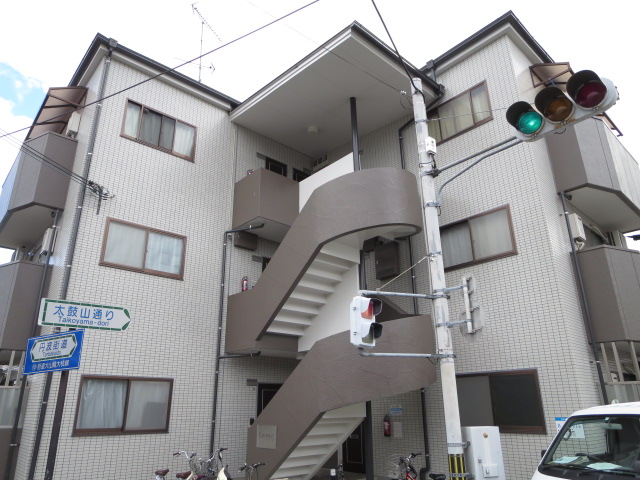 長岡京市長法寺のマンションの建物外観