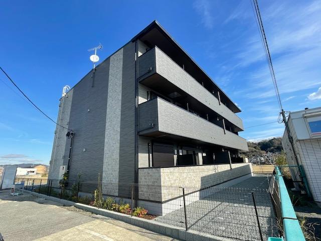 【北葛城郡王寺町畠田のアパートの建物外観】