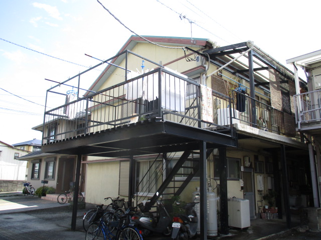 高知市神田のアパートの建物外観