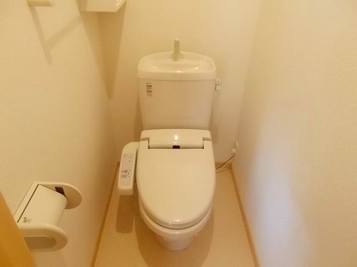 【ヤエステ－ジIIのトイレ】