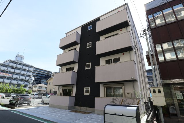 【橿原市見瀬町のマンションの建物外観】