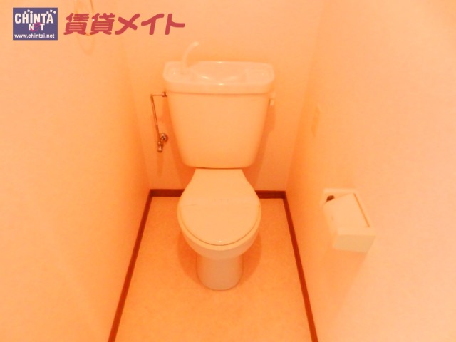 【松阪市射和町のアパートのトイレ】