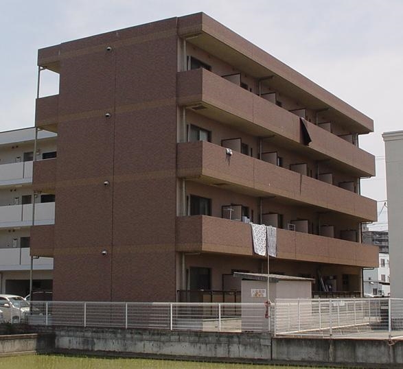 姫路市飾磨区中野田のマンションの建物外観