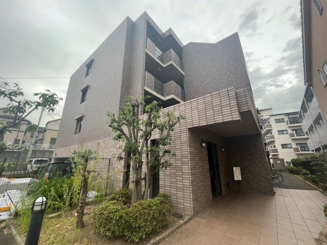 【柏原市国分本町のマンションの建物外観】