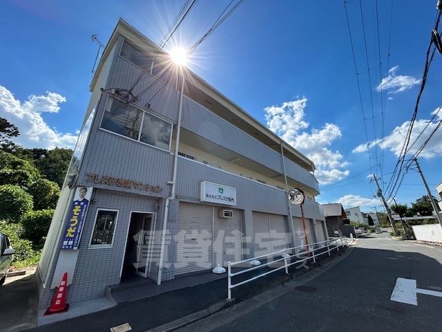 奈良市赤膚町のマンションの建物外観