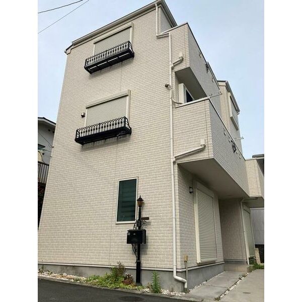 本牧間門戸建の建物外観