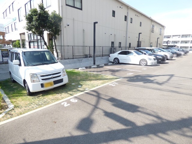 【クリスタ京都の駐車場】