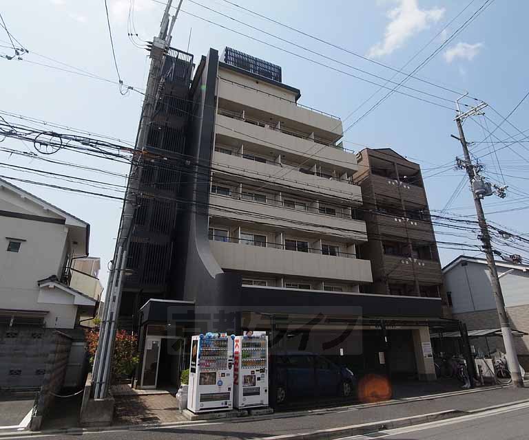 京都市南区西九条唐橋町のマンションの建物外観