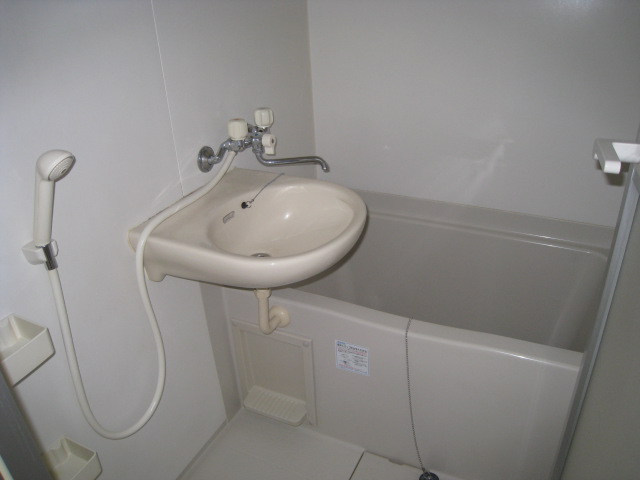 バス・シャワールーム　※写真は別のお部屋のものです。現況を優先させて頂きます。