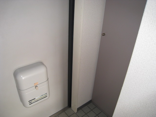 玄関　※写真は別のお部屋のものです。現況を優先させて頂きます。