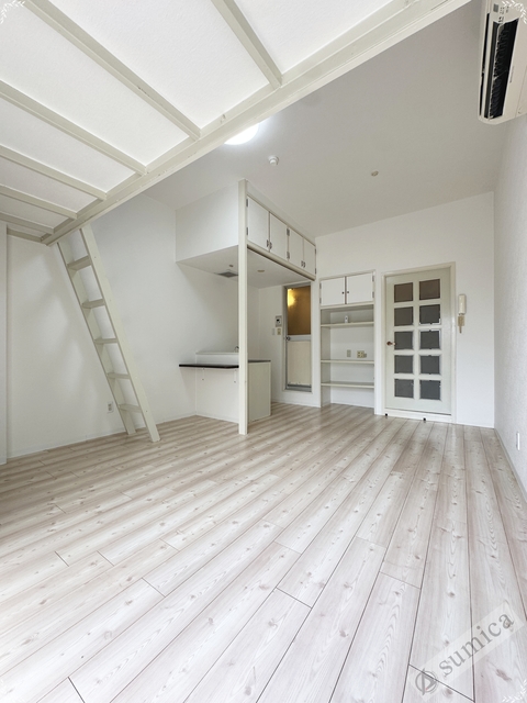 居室・リビング　洋室１０帖・ロフト付き♪♪