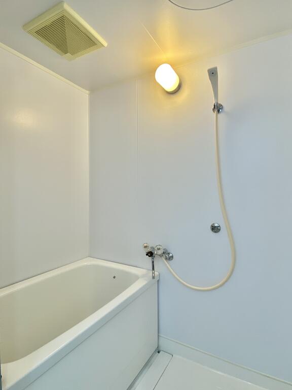 バス・シャワールーム　オートバス機能付きの浴室です。