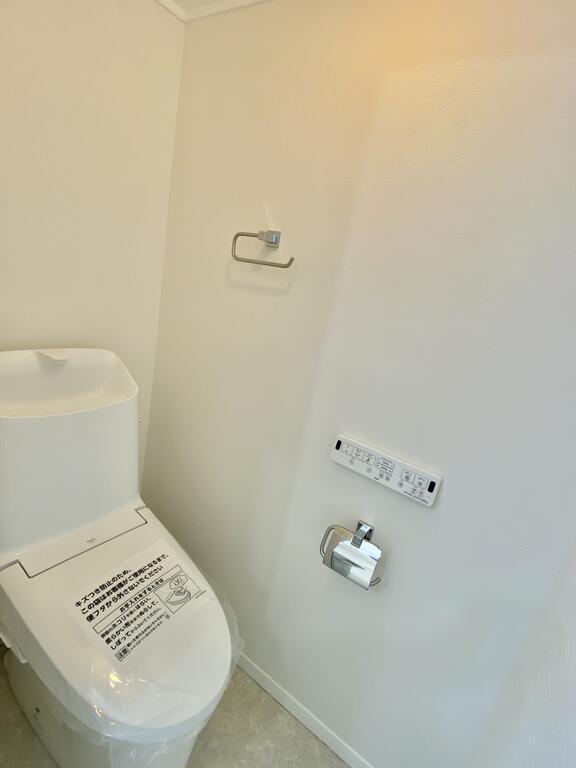 トイレ　温水洗浄機能付きトイレ