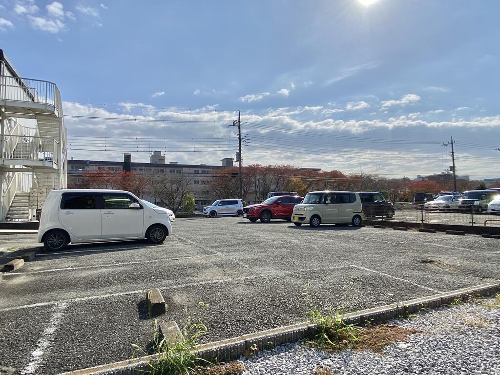 駐車場　月額10000円（税込）空有ります。