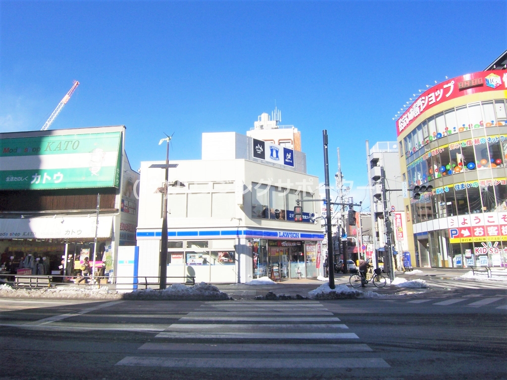 コンビニ　ローソン 八王子八日町店（コンビニ）まで275m