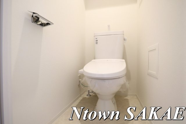 トイレ　落ち着いた色調のトイレです