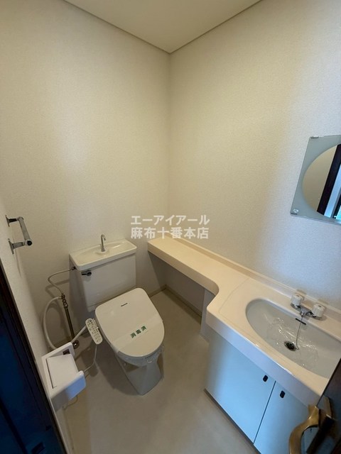 トイレ　温水洗浄便座有り