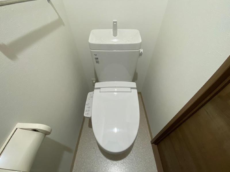 トイレ　温水洗浄便座