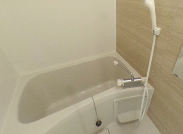 バス・シャワールーム　雨の日でも安心の浴室乾燥機付きです♪