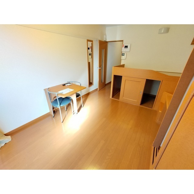 居室・リビング　同型写真です