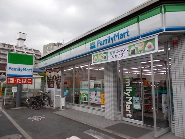 コンビニ　ファミリーマート足立東和店（コンビニ）まで567m