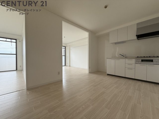 居室・リビング　最上階・南向きで陽当り良好なリビング！