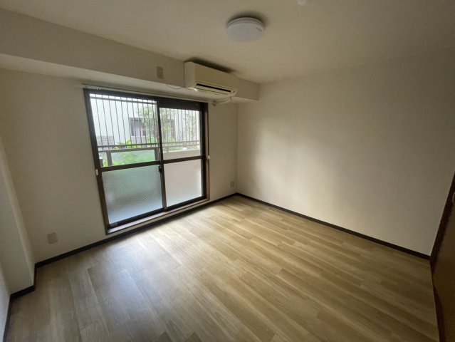 居室・リビング　同物件別部屋写真