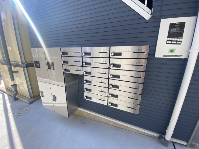 エントランス　オートロック・宅配ボックス付き☆