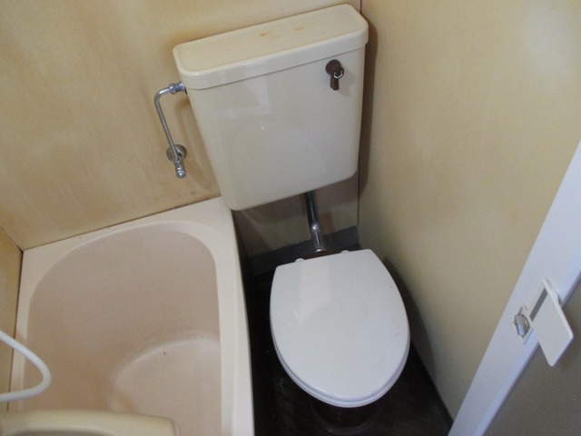 トイレ　ユニットバス内のトイレです