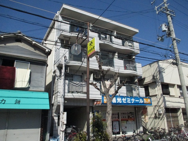 建物外観　タイル張りの外観です