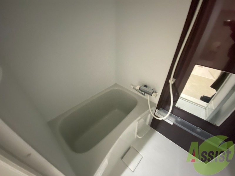 バス・シャワールーム　バスルームはゆったり浸かれる広さがあります。