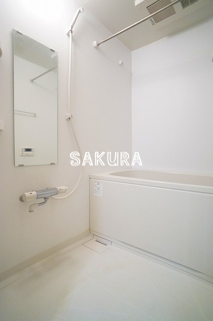 バス・シャワールーム　嬉しい追い焚き・浴室乾燥機付きです♪