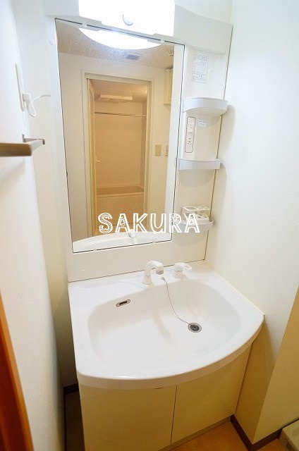 洗面設備　身支度に欠かせない独立洗面台♪