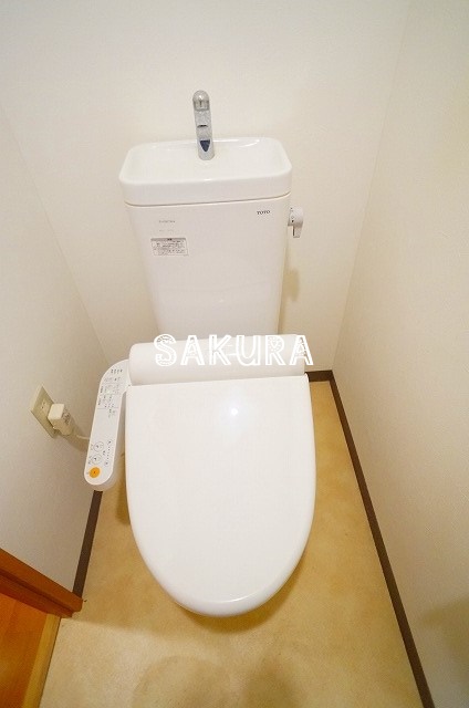 トイレ　嬉しい温水洗浄便座♪