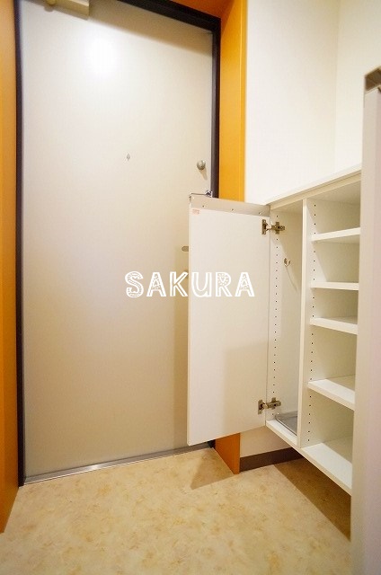 玄関　便利なカウンター型シューズボックス♪