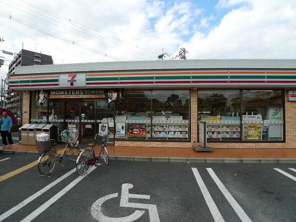 コンビニ　セブンイレブン大阪鶴見緑地店（コンビニ）まで295m