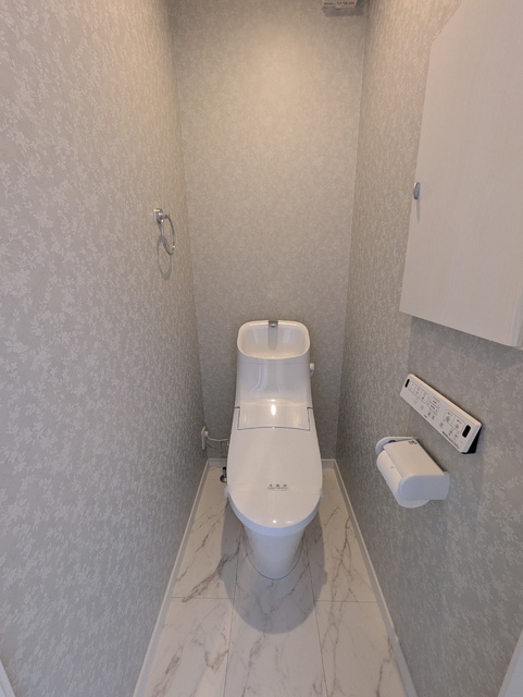 トイレ　温水洗浄便座